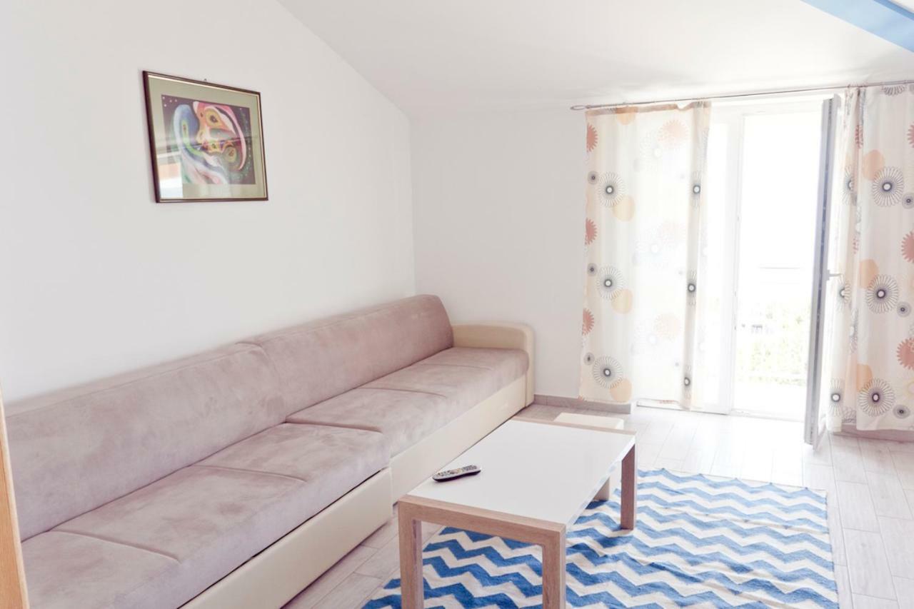 Apartmani Mira Klenovica Exterior photo